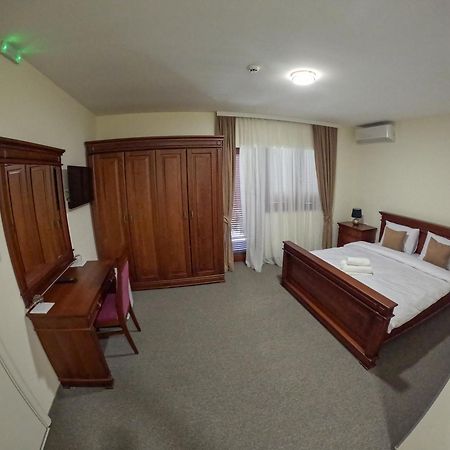 Mitrovici  Motel Zeta Lux מראה חיצוני תמונה