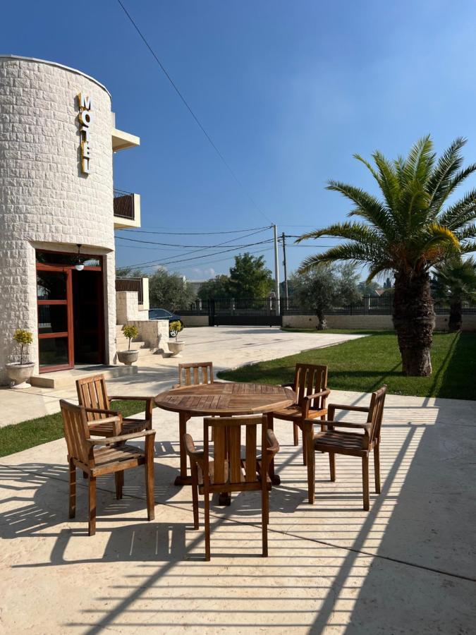 Mitrovici  Motel Zeta Lux מראה חיצוני תמונה