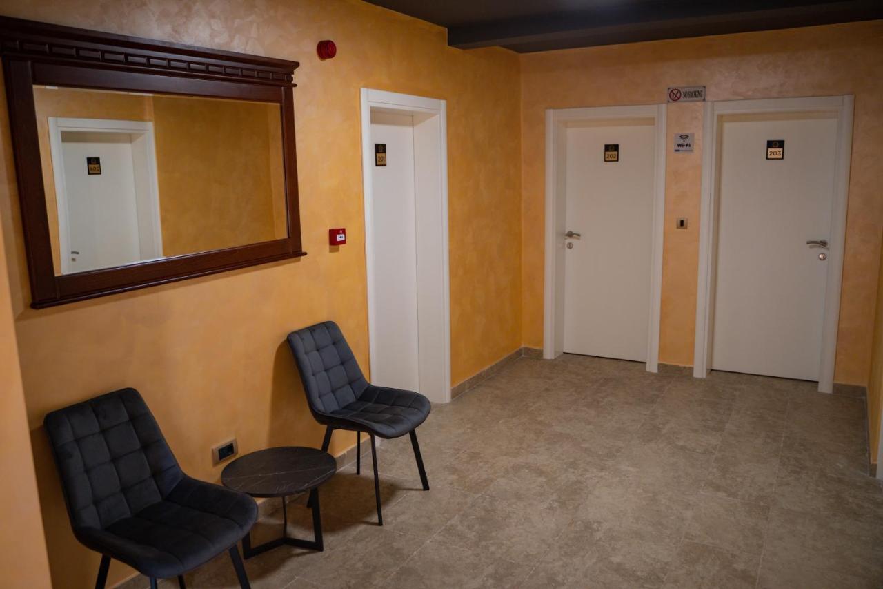 Mitrovici  Motel Zeta Lux מראה חיצוני תמונה