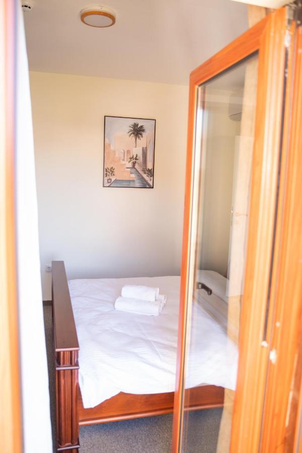 Mitrovici  Motel Zeta Lux מראה חיצוני תמונה
