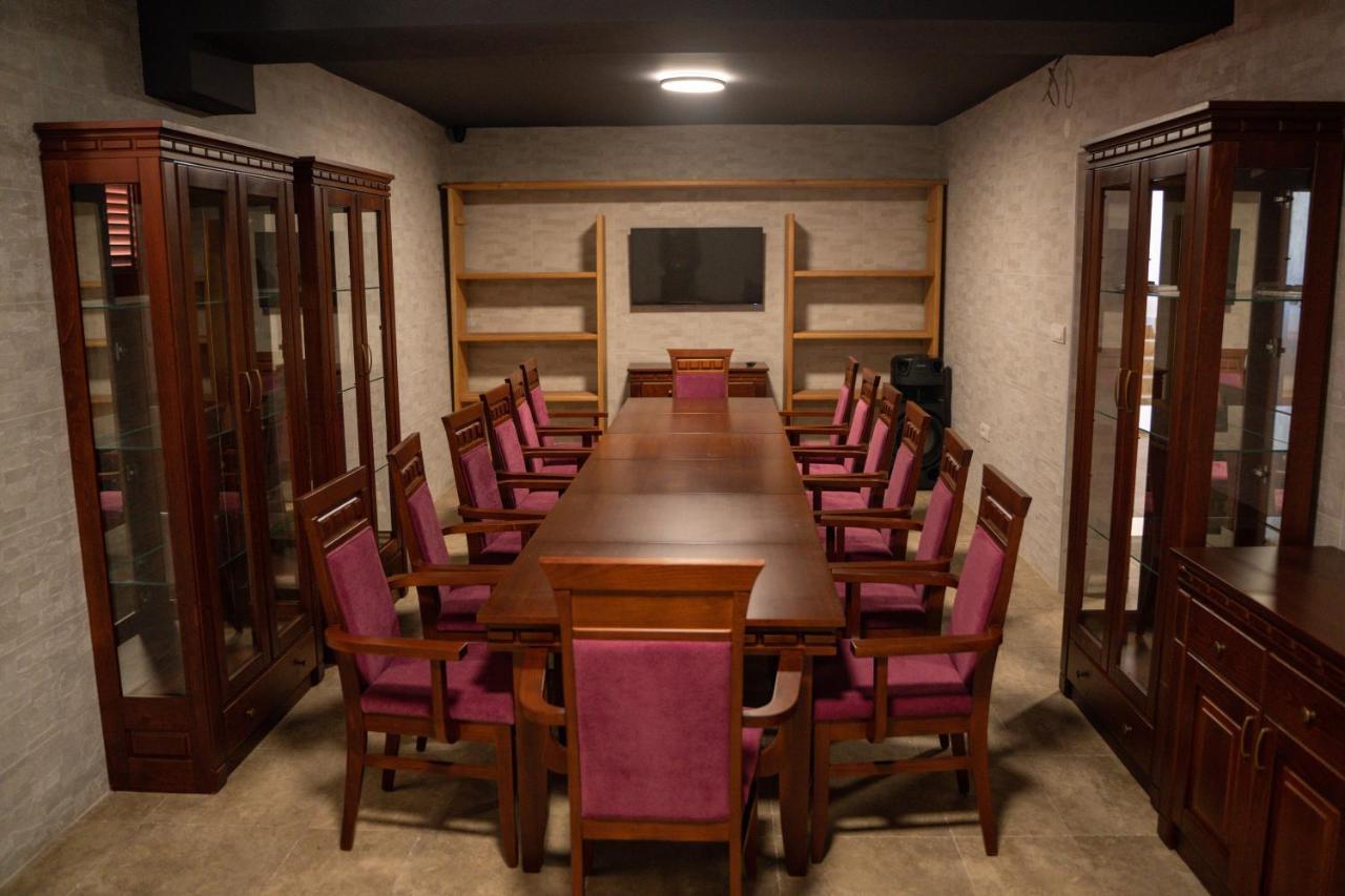 Mitrovici  Motel Zeta Lux מראה חיצוני תמונה