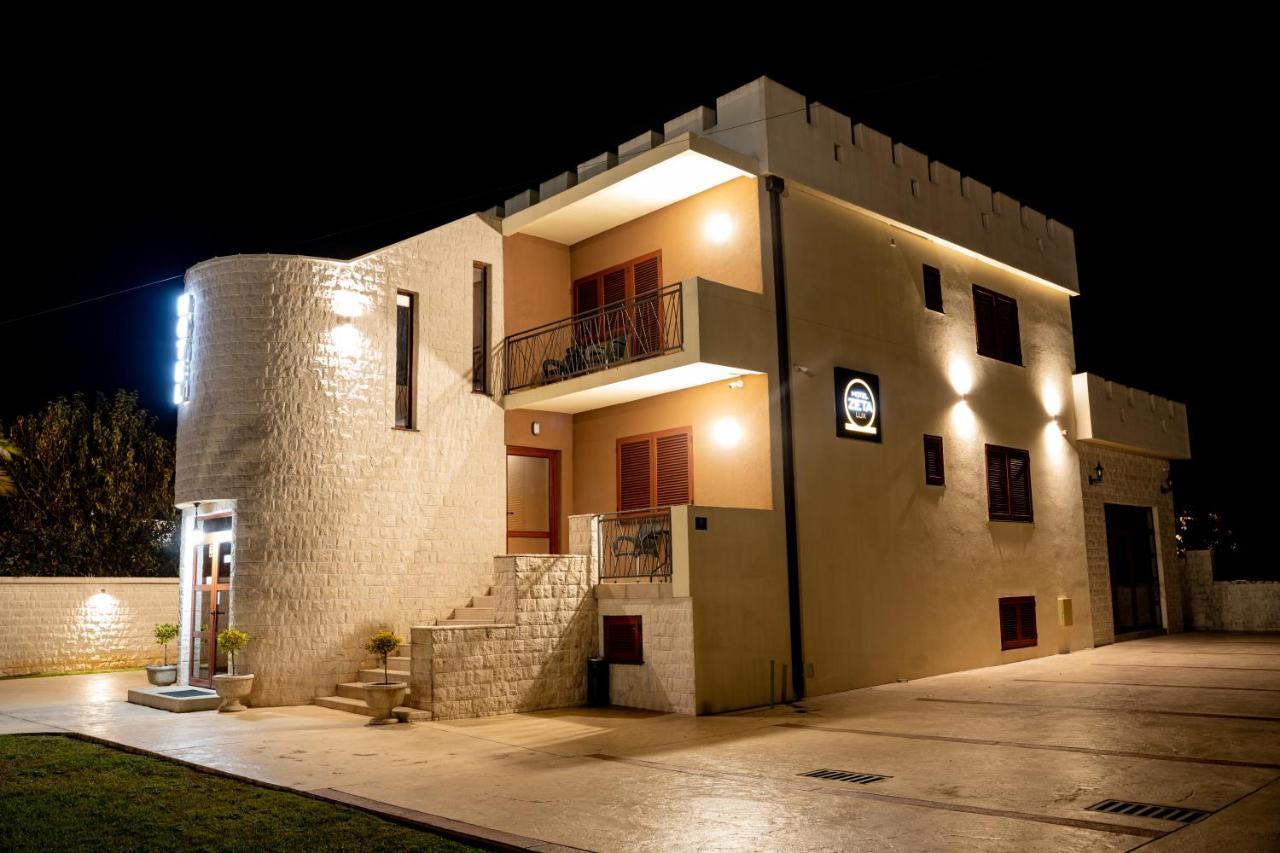 Mitrovici  Motel Zeta Lux מראה חיצוני תמונה