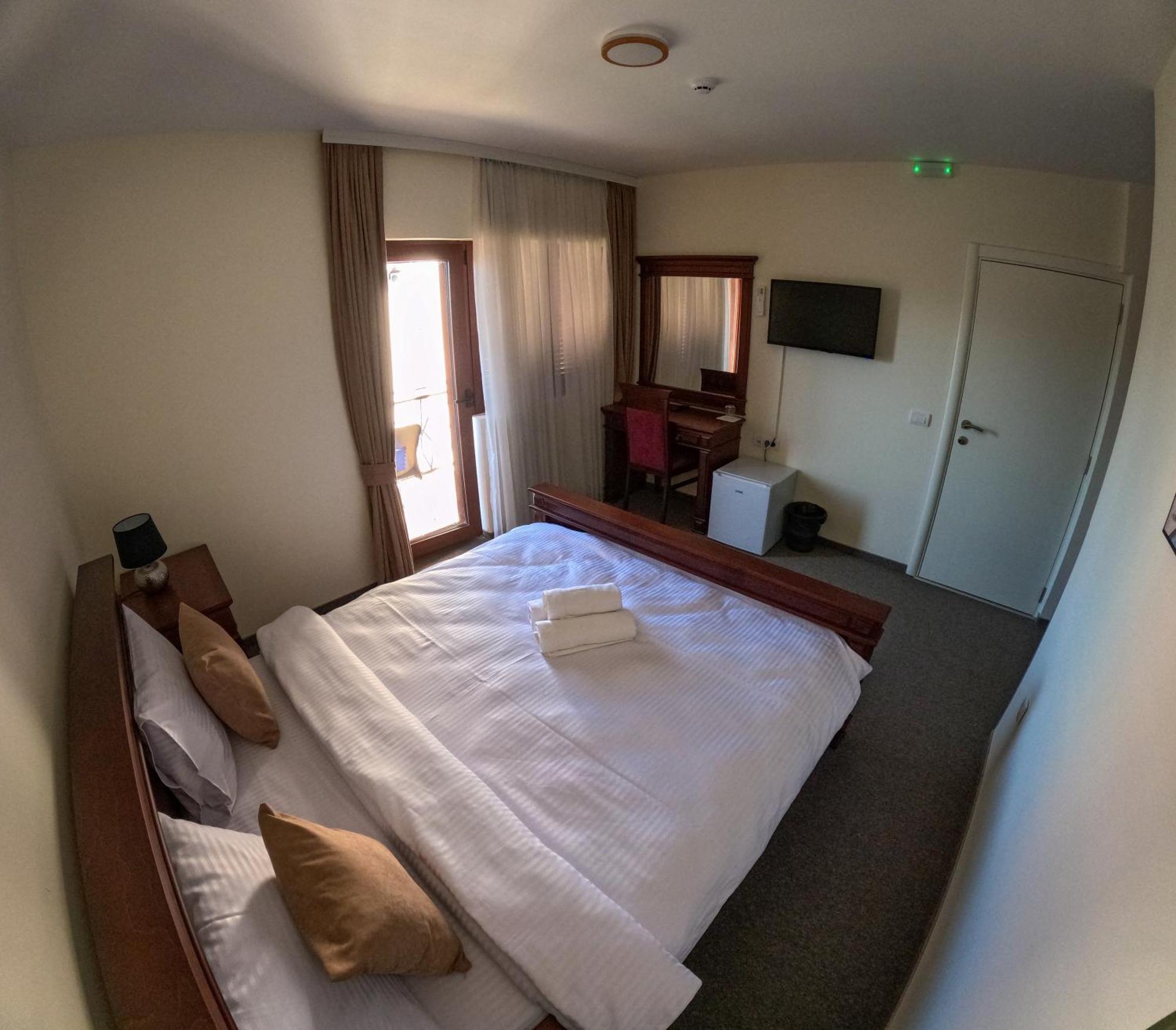 Mitrovici  Motel Zeta Lux מראה חיצוני תמונה