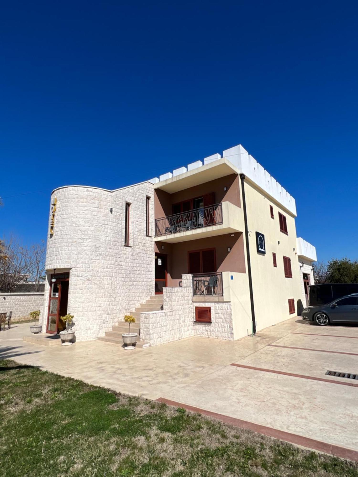 Mitrovici  Motel Zeta Lux מראה חיצוני תמונה