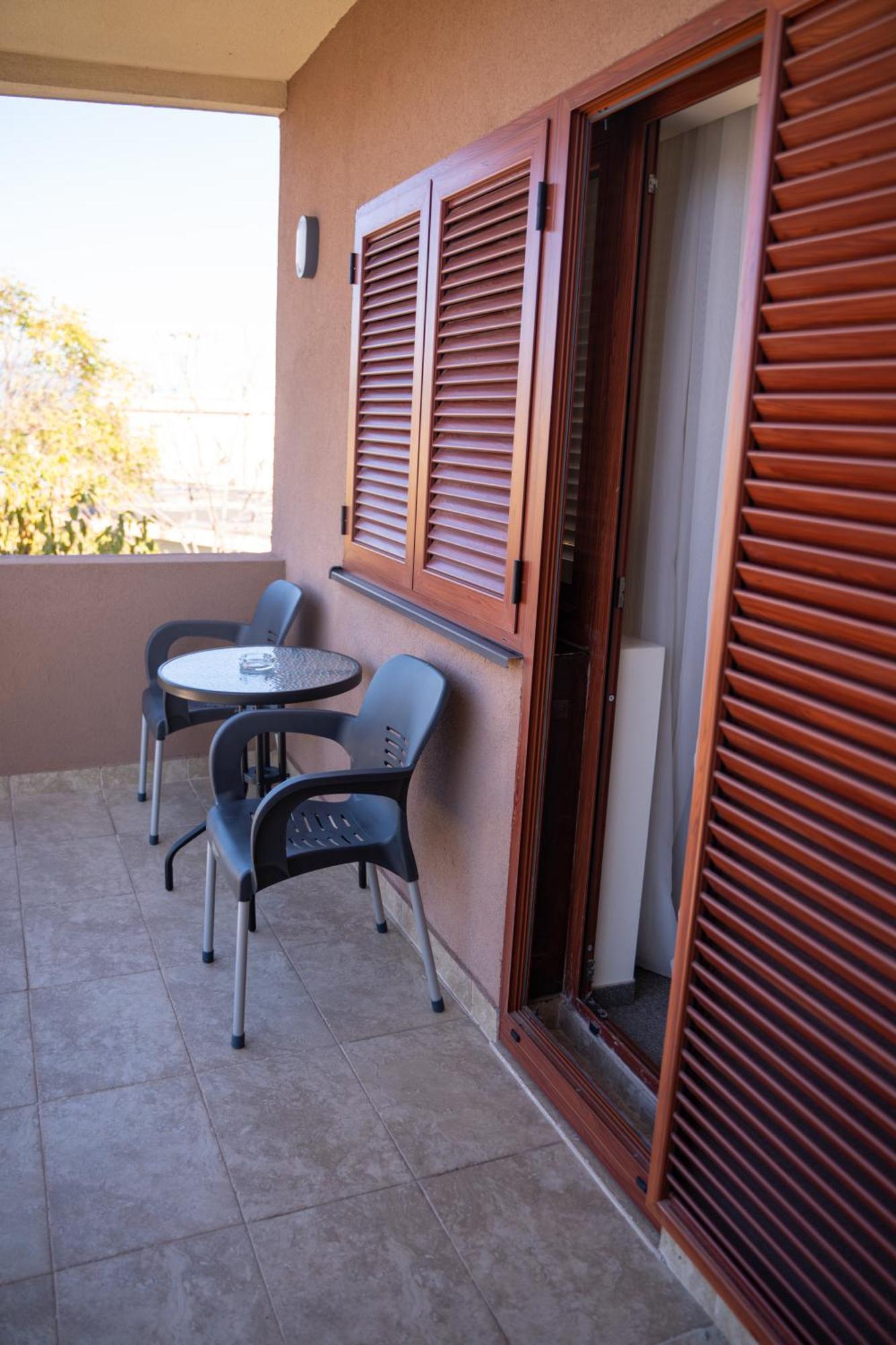 Mitrovici  Motel Zeta Lux מראה חיצוני תמונה