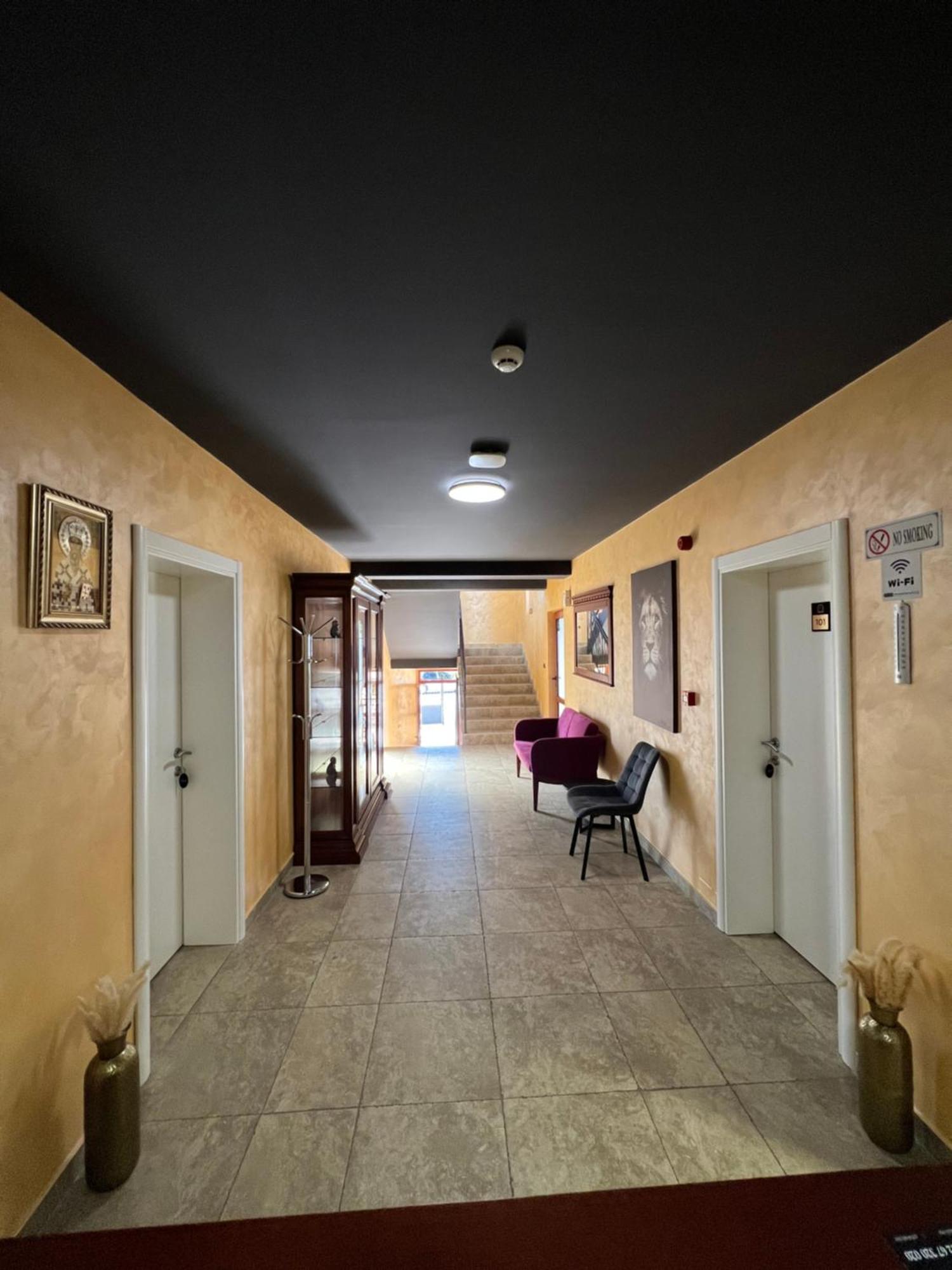 Mitrovici  Motel Zeta Lux מראה חיצוני תמונה