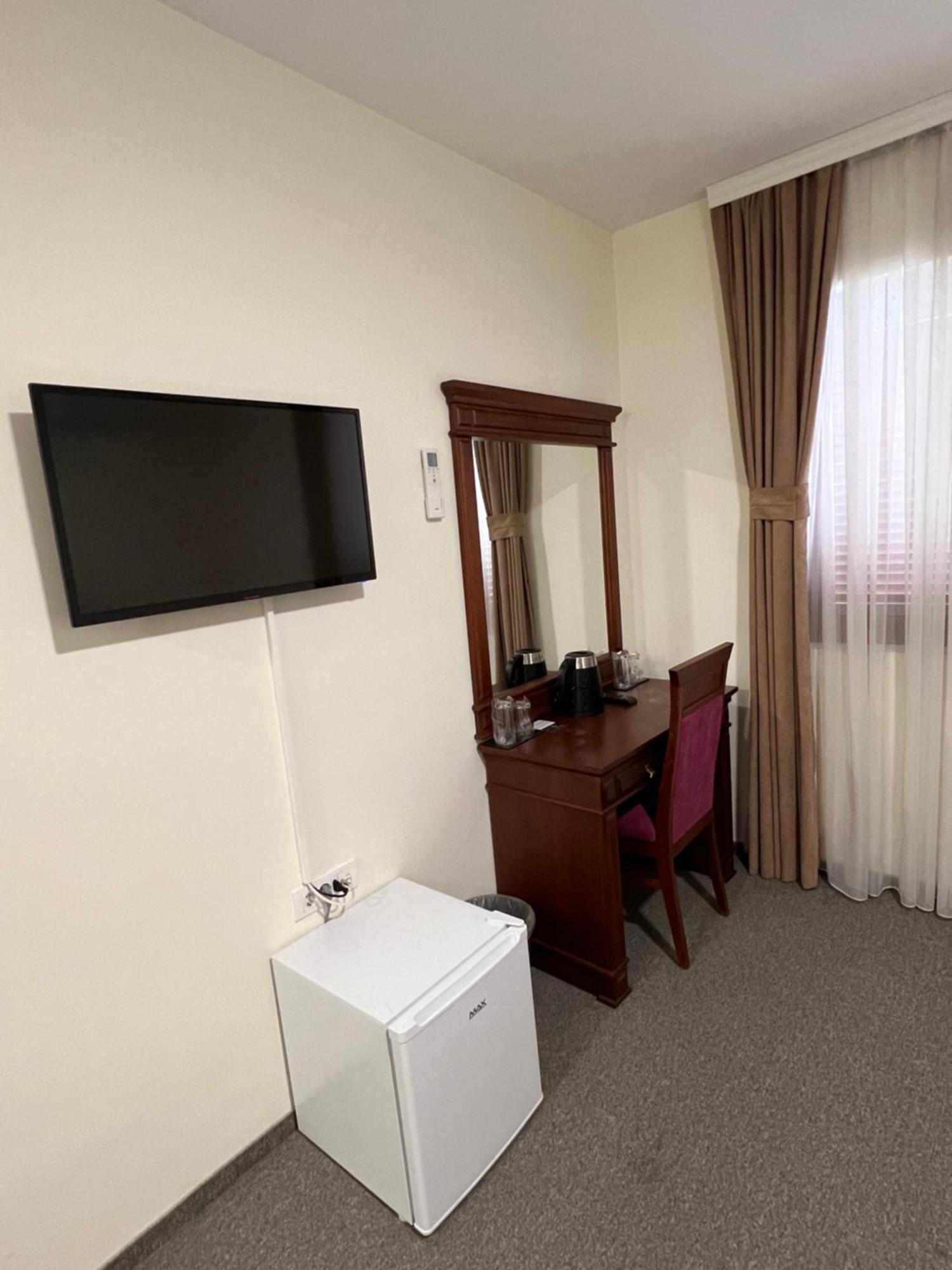 Mitrovici  Motel Zeta Lux מראה חיצוני תמונה
