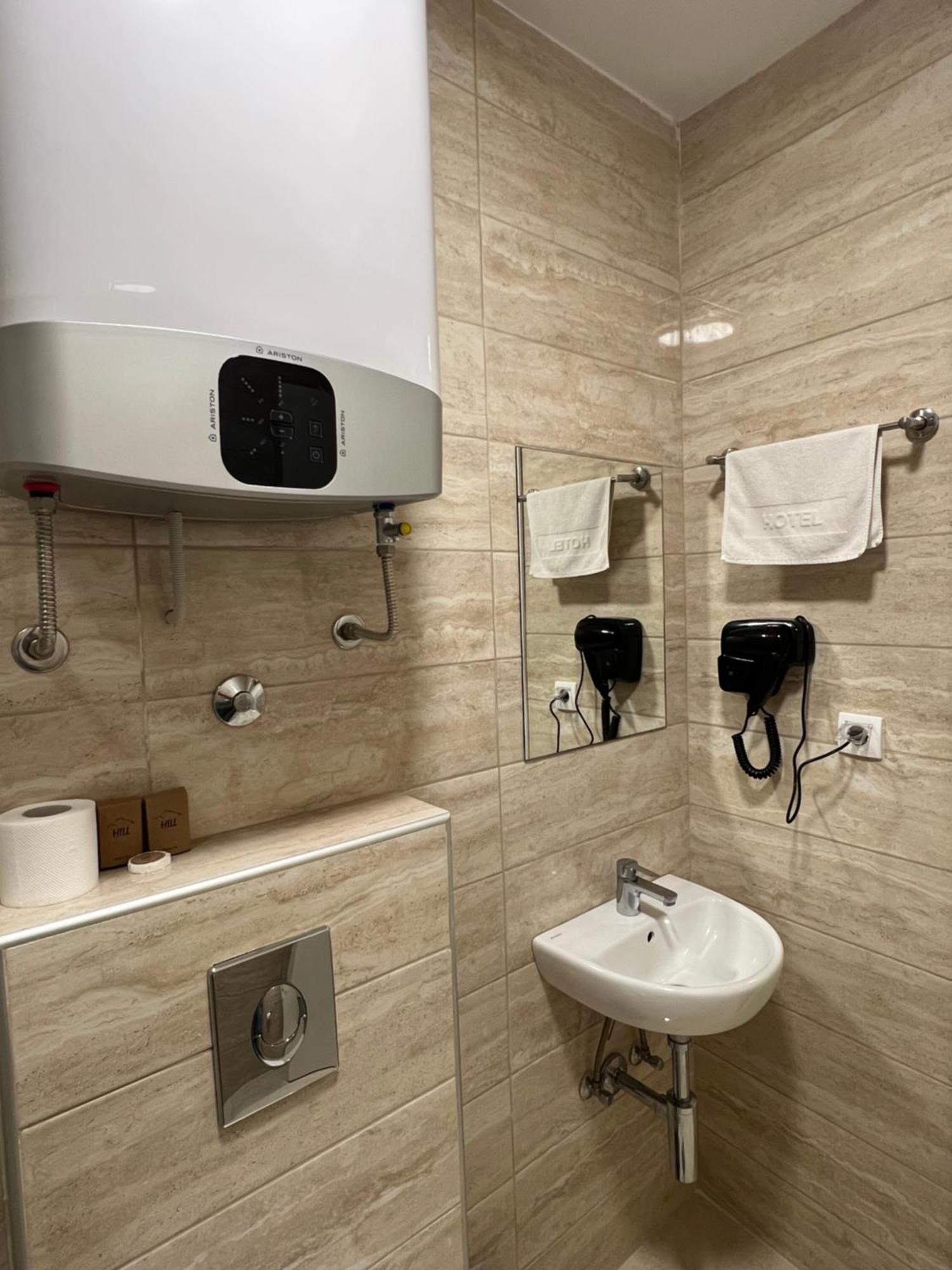 Mitrovici  Motel Zeta Lux מראה חיצוני תמונה